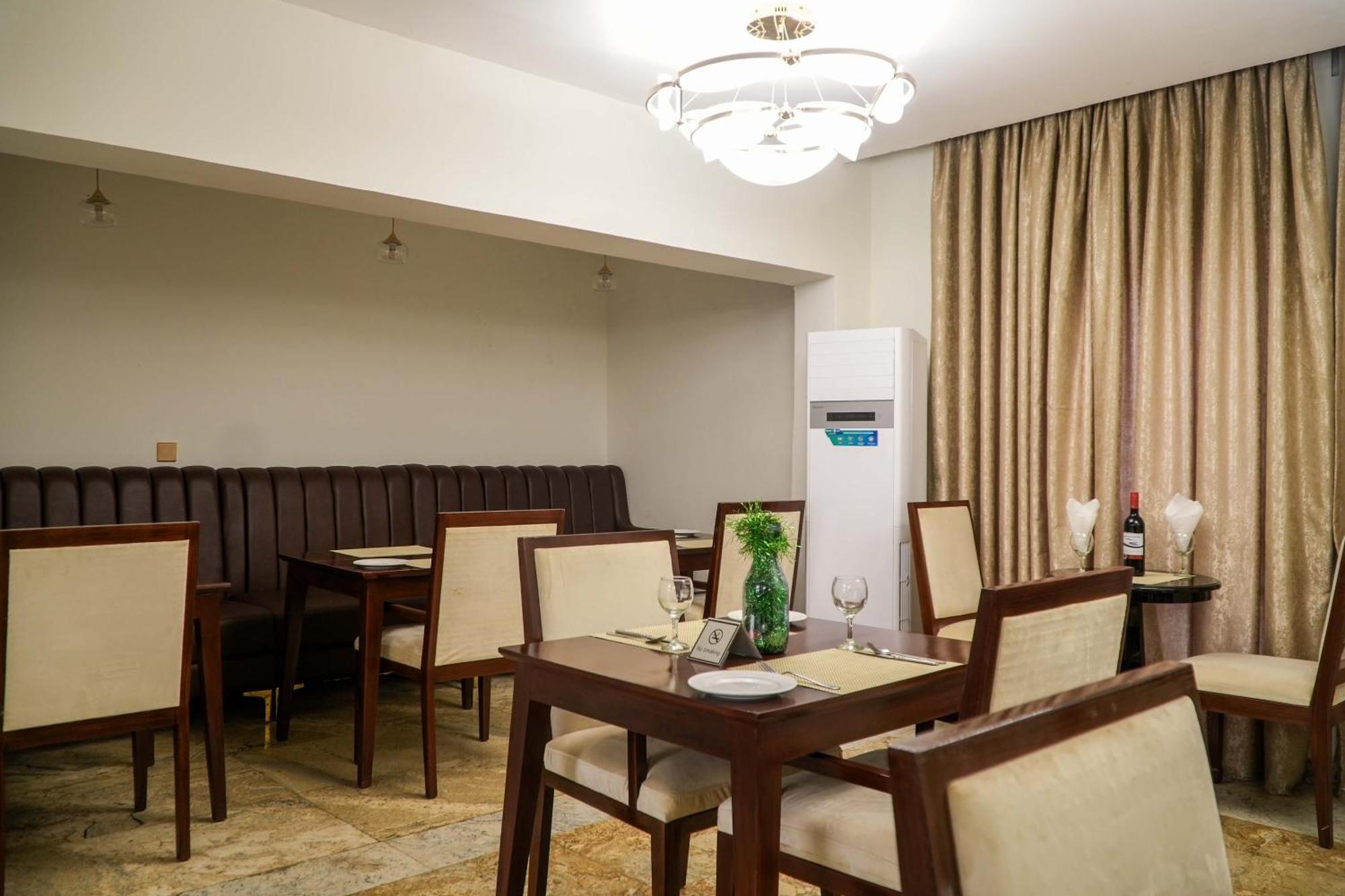 Amor Hotels Abuja Exteriör bild