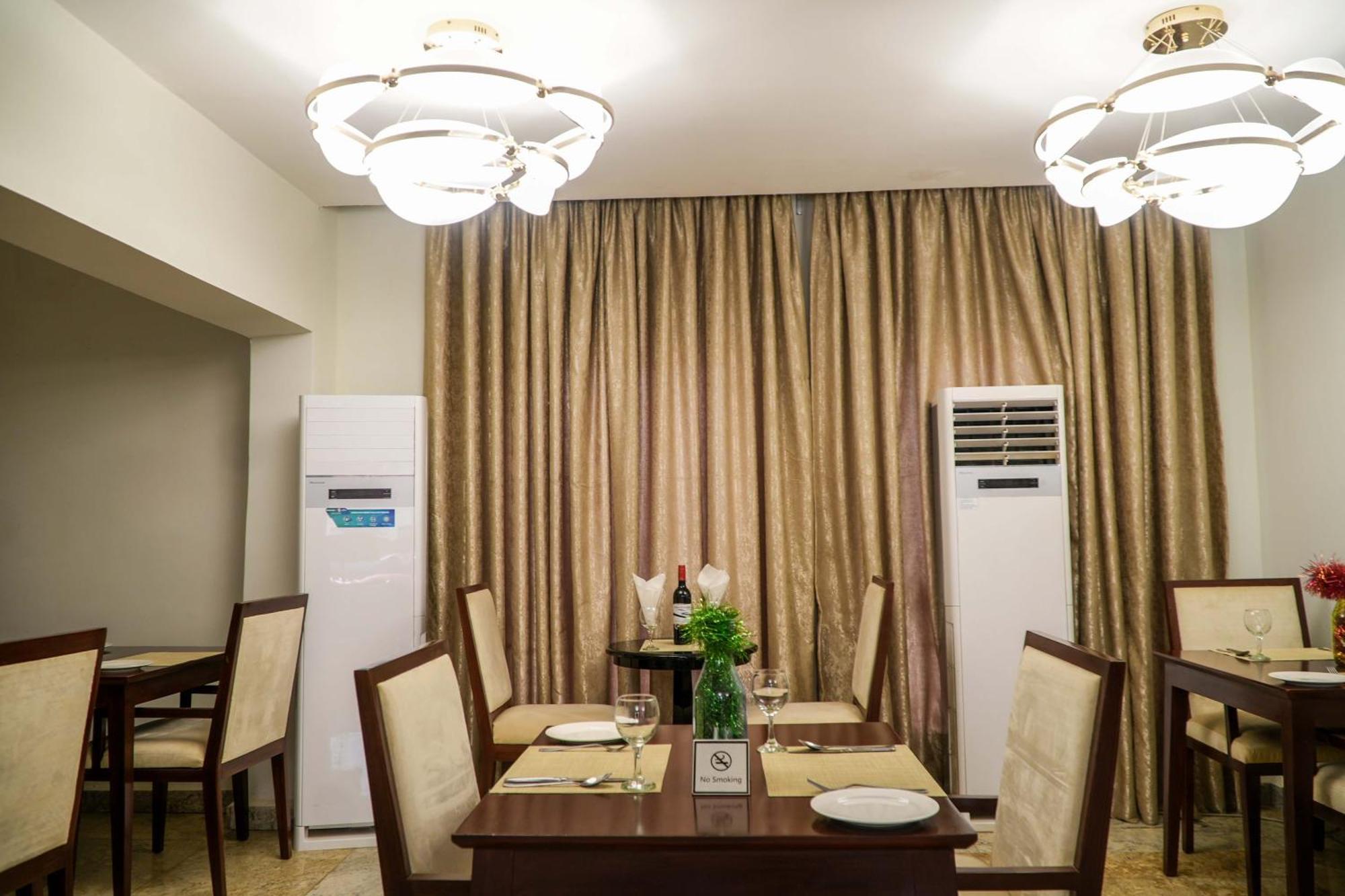 Amor Hotels Abuja Exteriör bild