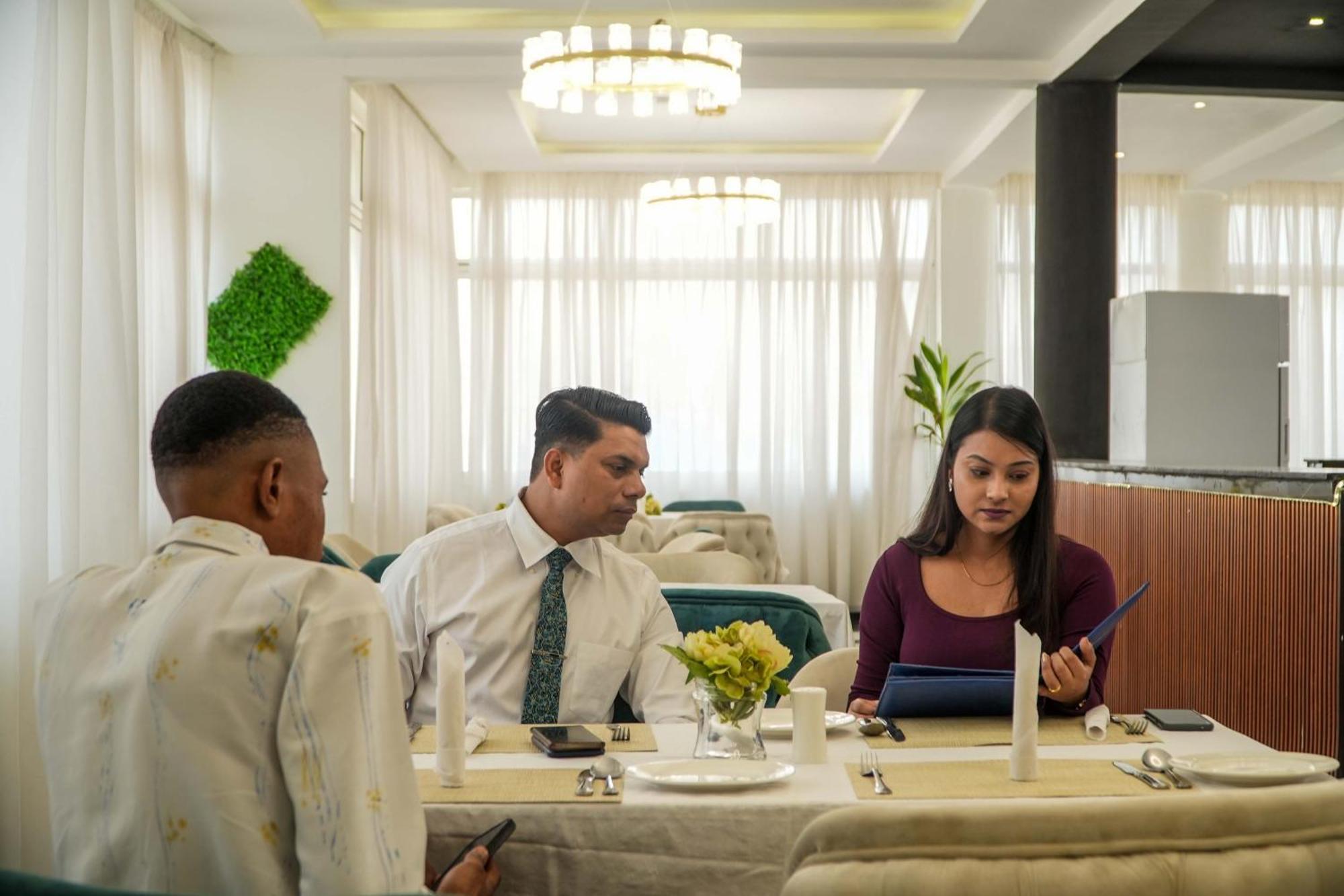 Amor Hotels Abuja Exteriör bild