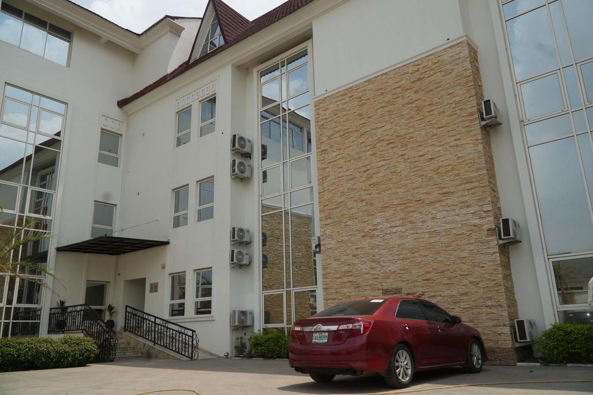 Amor Hotels Abuja Exteriör bild